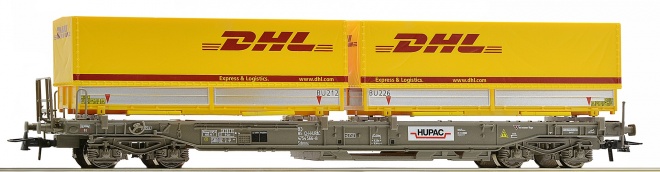 Flat car with containers DHL<br /><a href='images/pictures/Roco/229868.jpg' target='_blank'>Full size image</a>